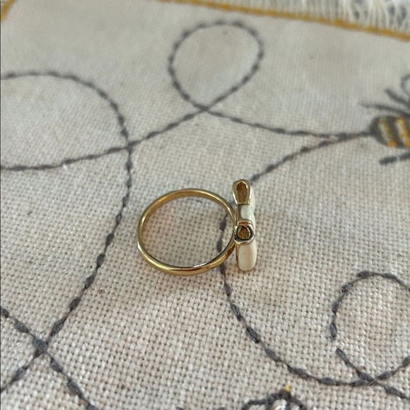 TWO rings one is a 9.25 silver ring sz is 7 AND the cream bow tie is sz 7 1/2 - Picture 4 of 11